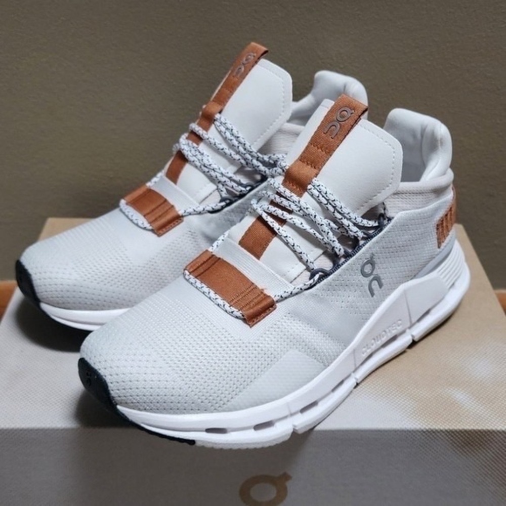 On Running Women’s Cloudnova - Ivory | Sphinx